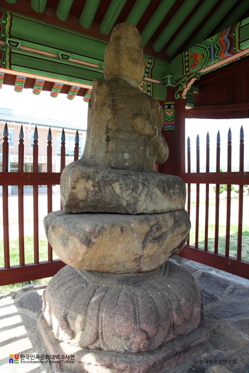 산청 단계리석조여래좌상 좌측면