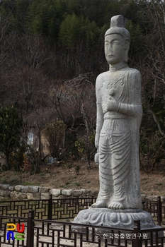 거창 상림리 석조보살입상 우측면