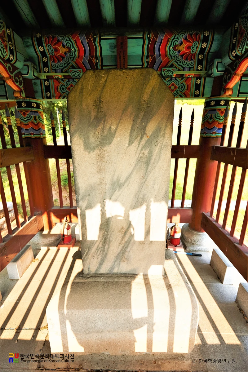 서울 이윤탁 한글영비 정면