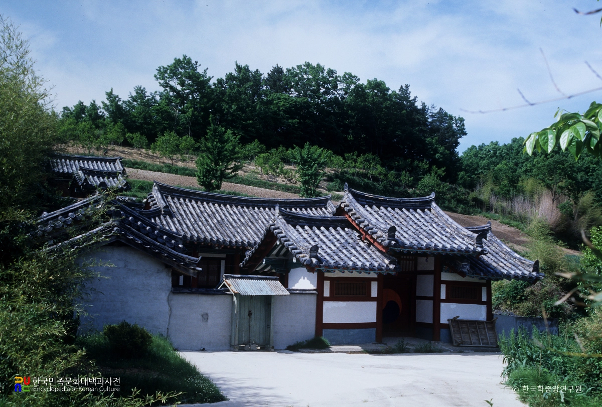 포항 삼명서원 정측면