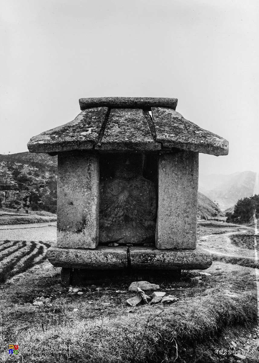 화순 운주사 석조불감