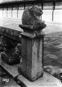 서울 경복궁 근정전 월대 십이지신상 중 쥐상 우측후면