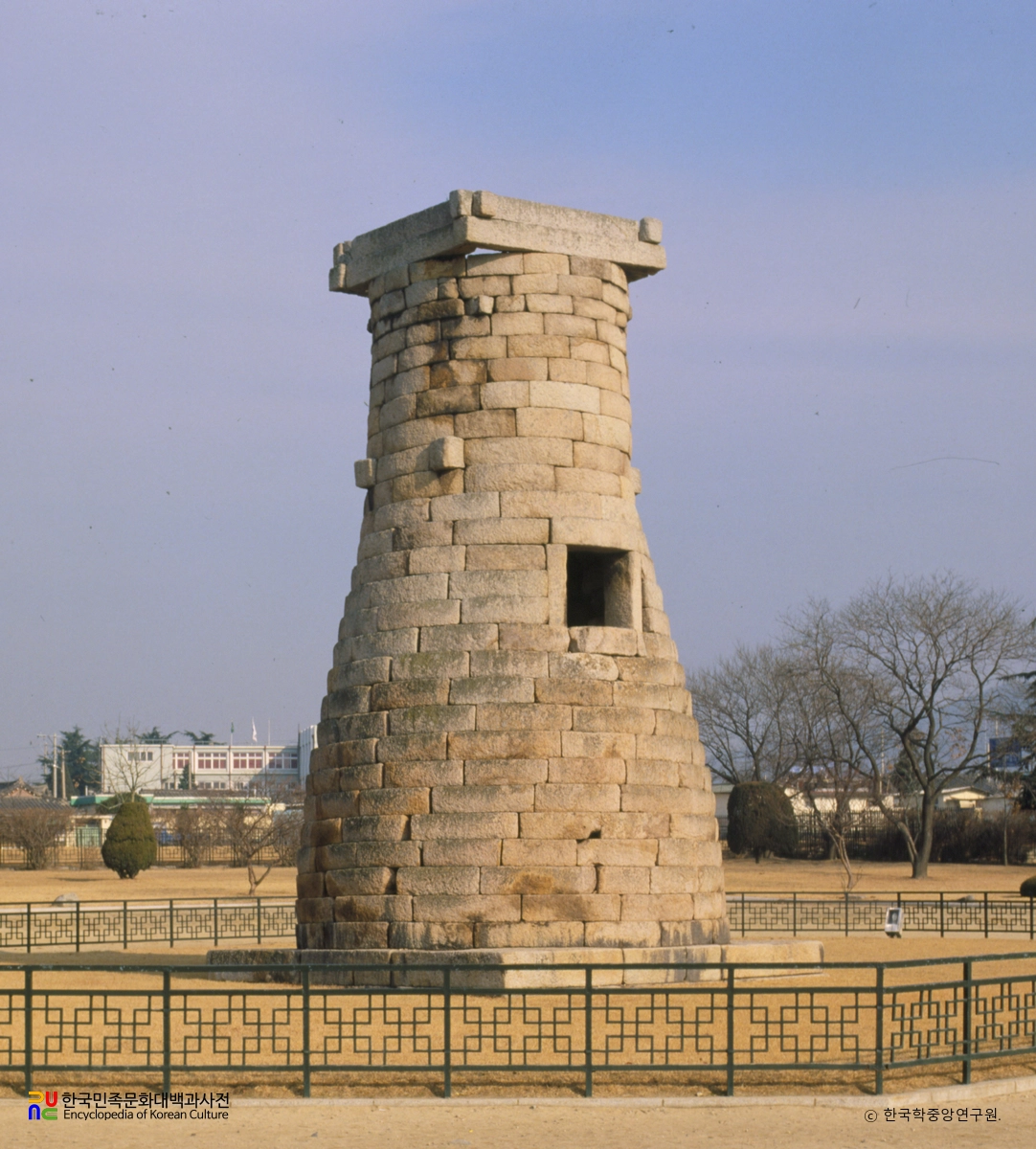 경주 첨성대 정측면