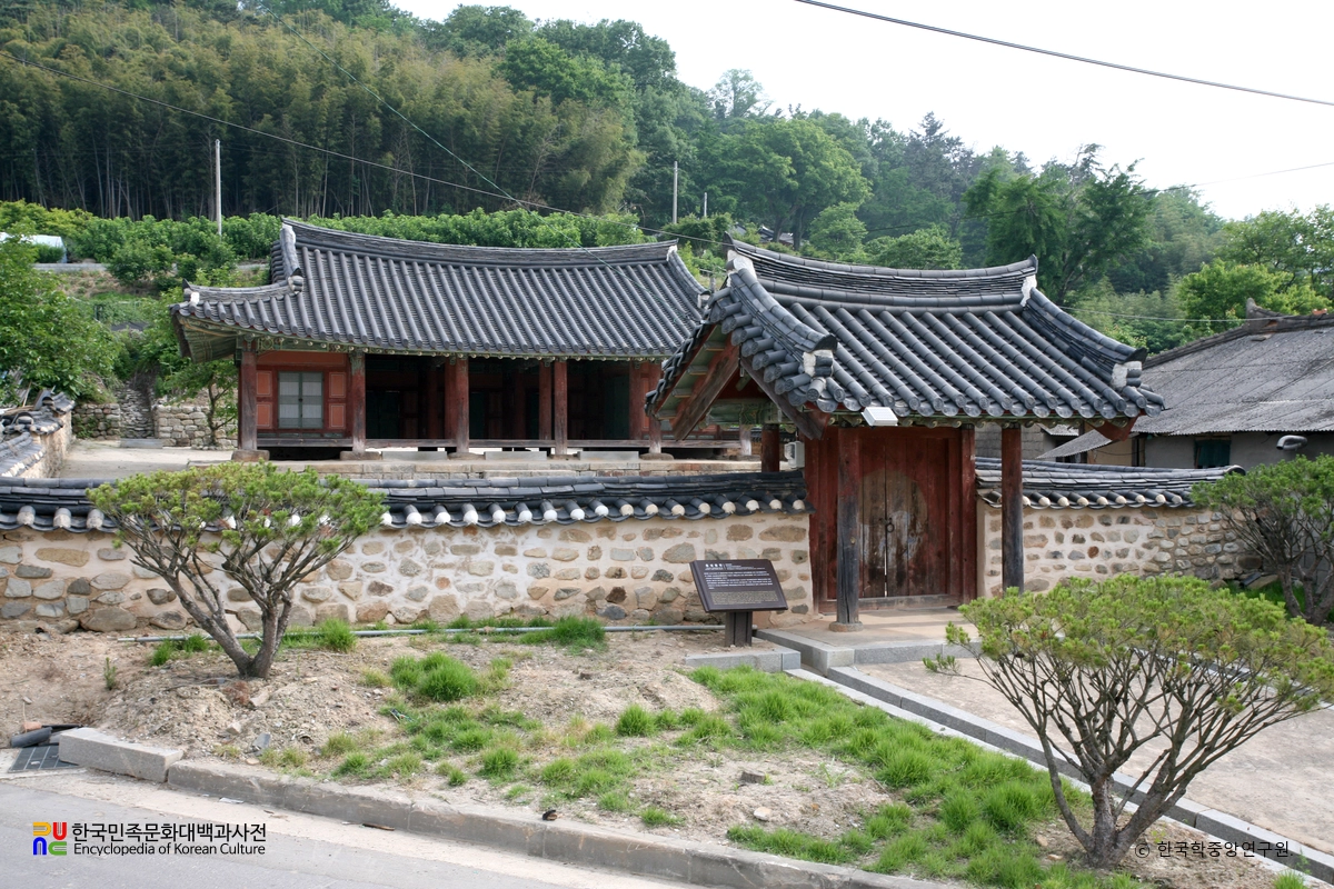 흥성동헌