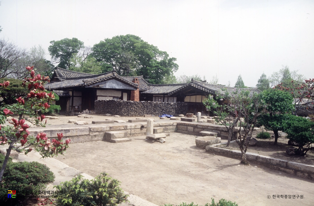 경주 교동 최부자댁 중 안채 앞 정원