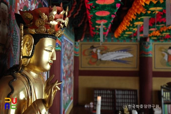 의령 백련암 목조슬롯 머신 잭팟의 상호 좌측면