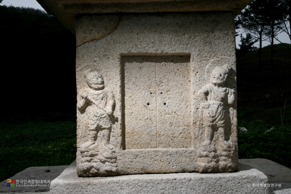 경주 서악동 삼층석탑 인왕상