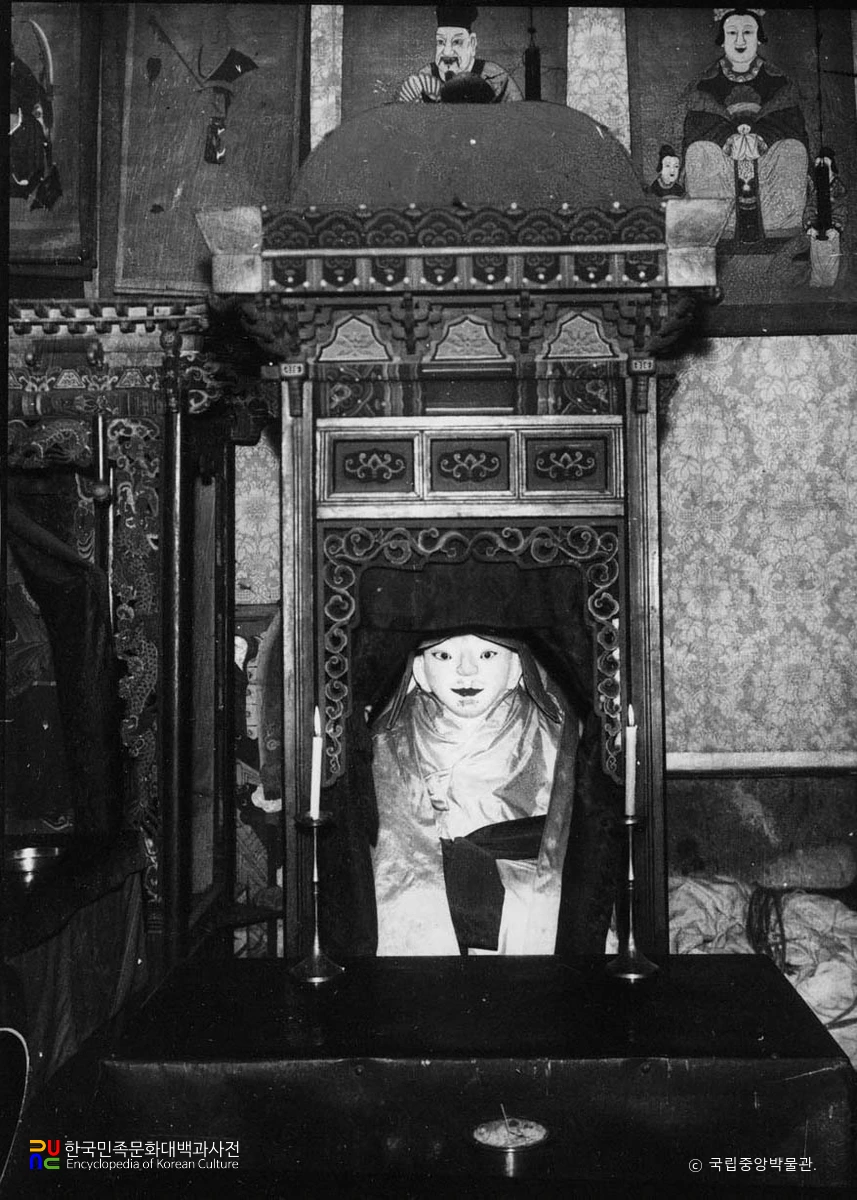 관성교 보정대사상 정면