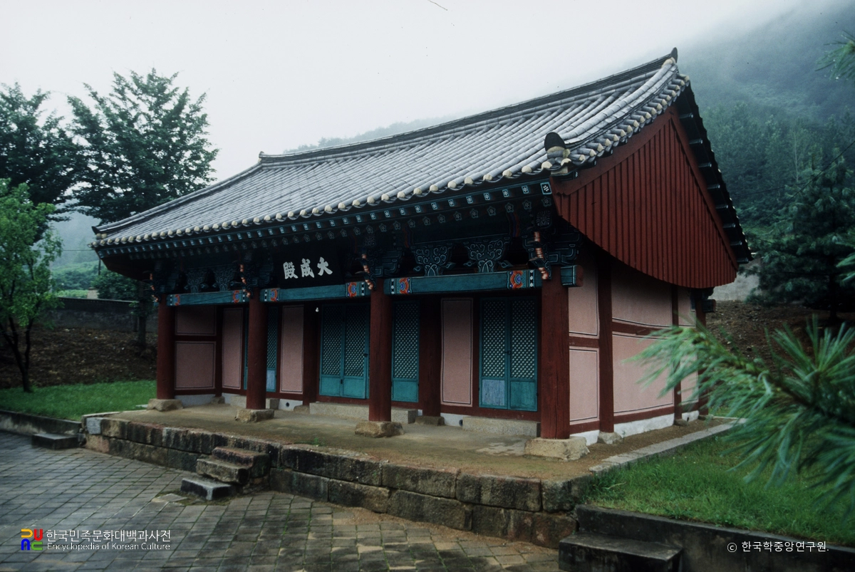 인제향교 대성전 정측면