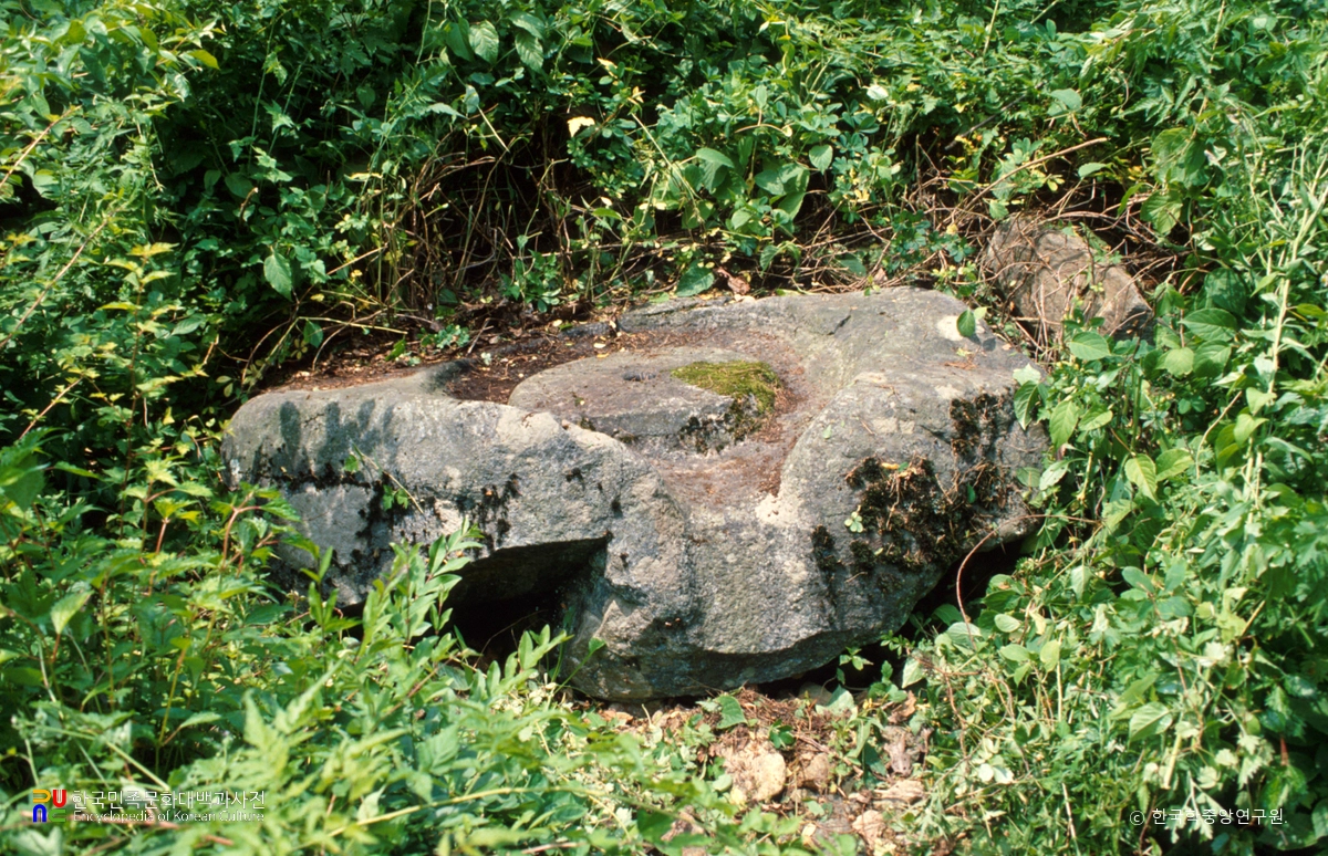 영동 건천사지 중 주춧돌