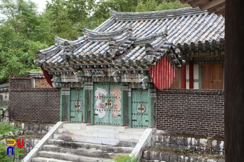 경남 고성 수림서원 중 항승문 좌측면