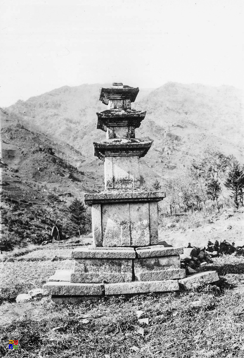 구례 연곡사 삼층석탑 정면