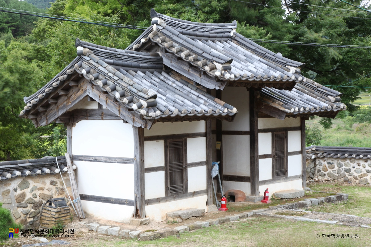 경남 고성 갈천서원 중 외삼문 후면