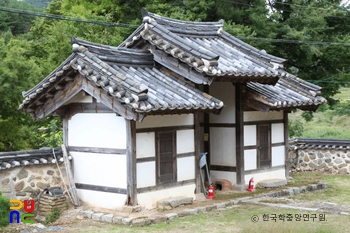 경남 고성 갈천슬롯 777 중 외삼문 후면