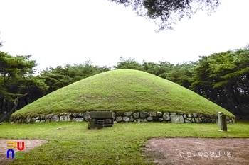 경주 신라 선덕여왕릉 정면