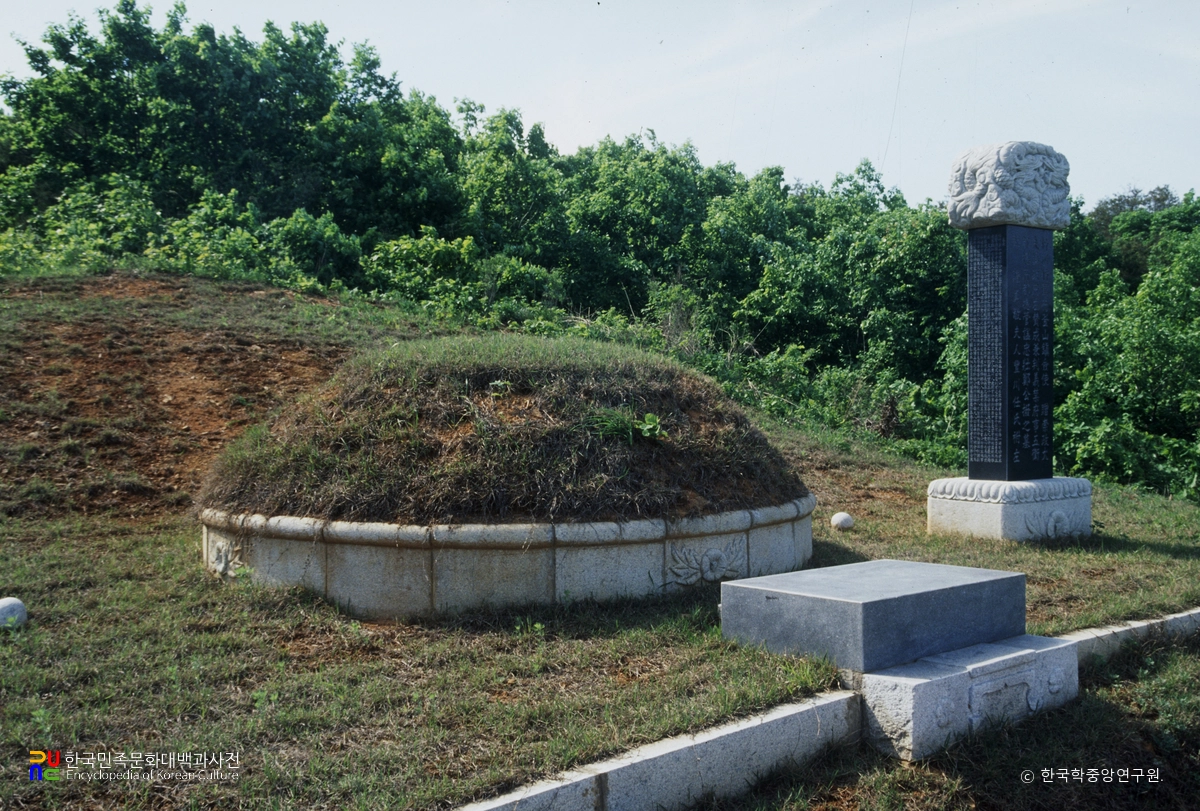 연천 정발 장군 묘 측면