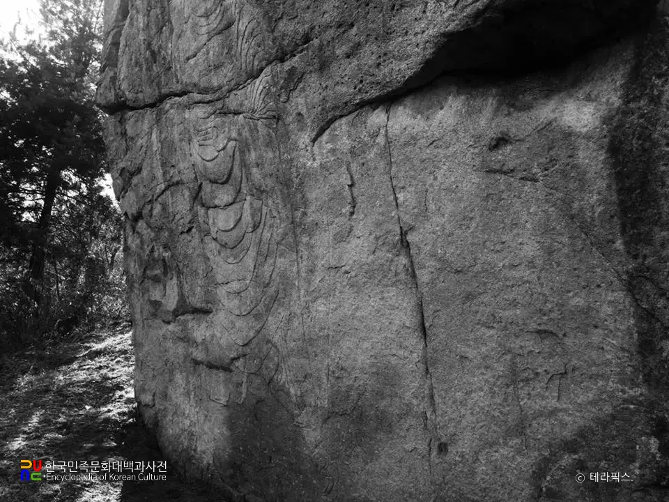 부여 홍산 상천리 마애불입상 수인 우측면