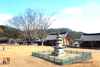 강진 베가스 슬롯 삼층석탑 전경
