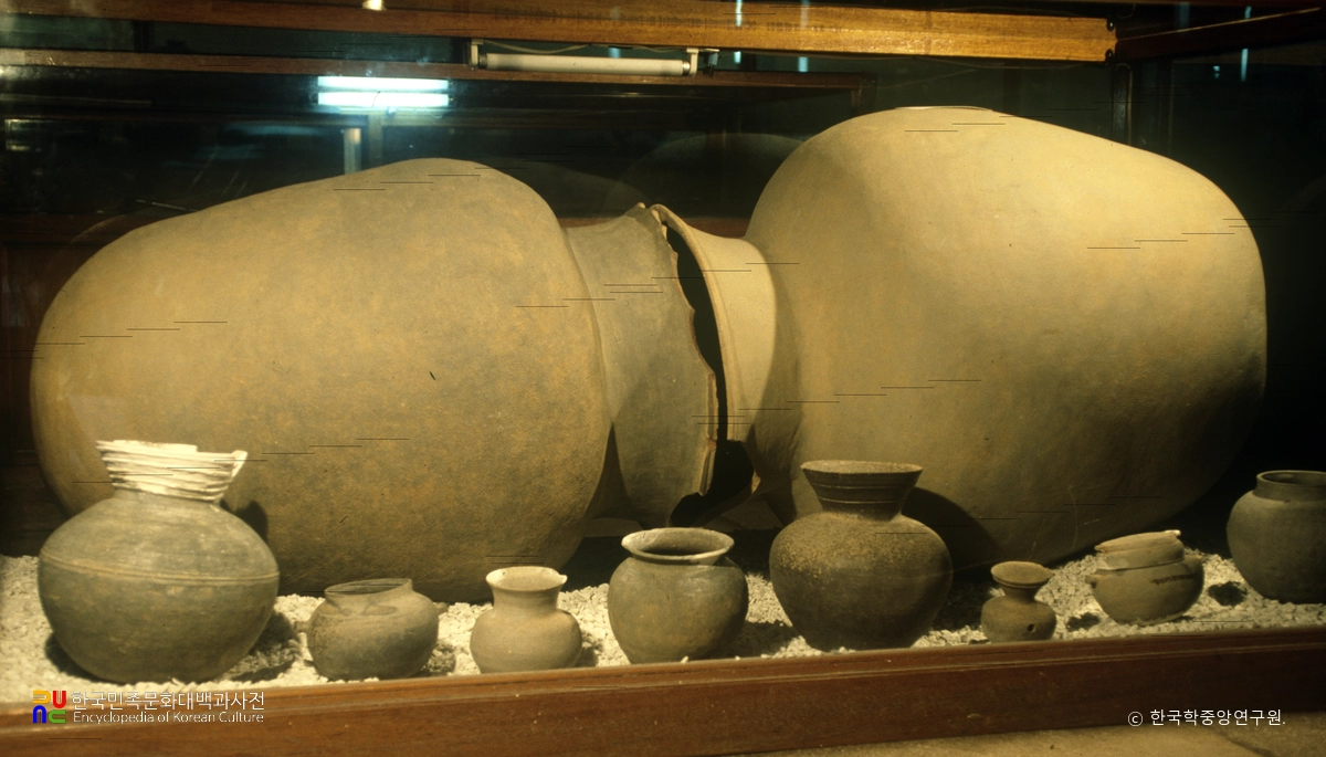 고창 신월리 옹관묘