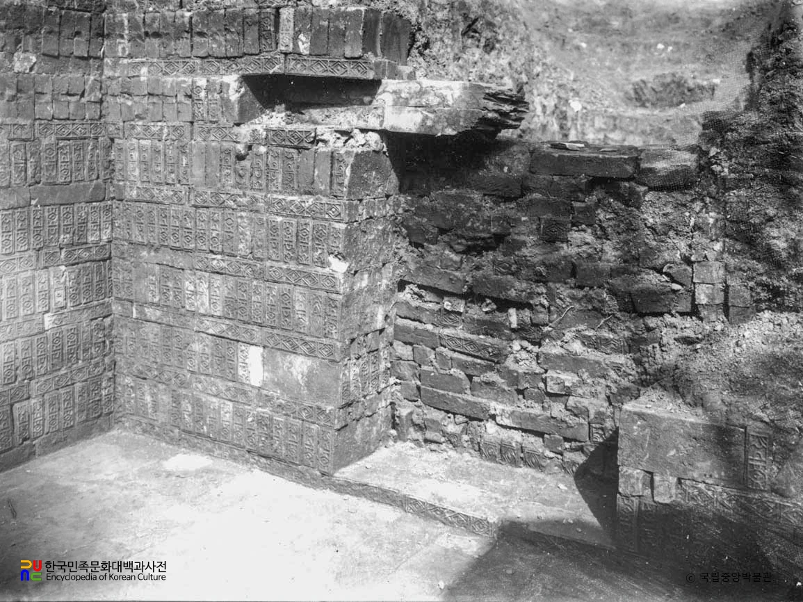 평안남도 대동군 석암동 120호분 전실 입구 폐쇄