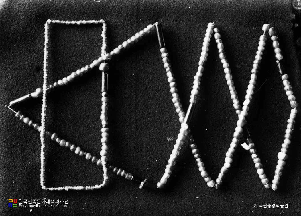 경남 진주 고분 출토 관옥과 소옥