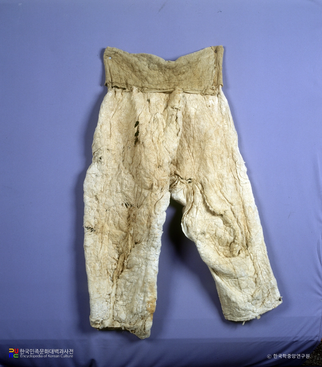 김덕령 장군 의복 중 명주직령포바지