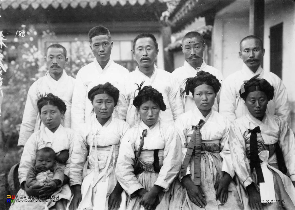 함경남도 이원군 남녀의 모습