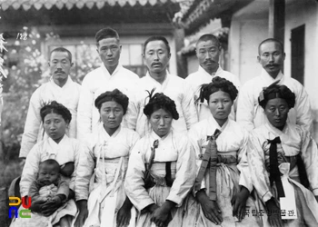 함경남도 이원군 남녀의 모습