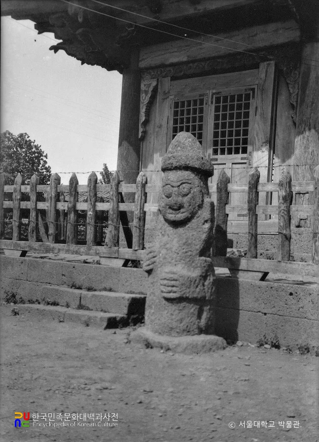 제주 박물관 돌하루방 정측면