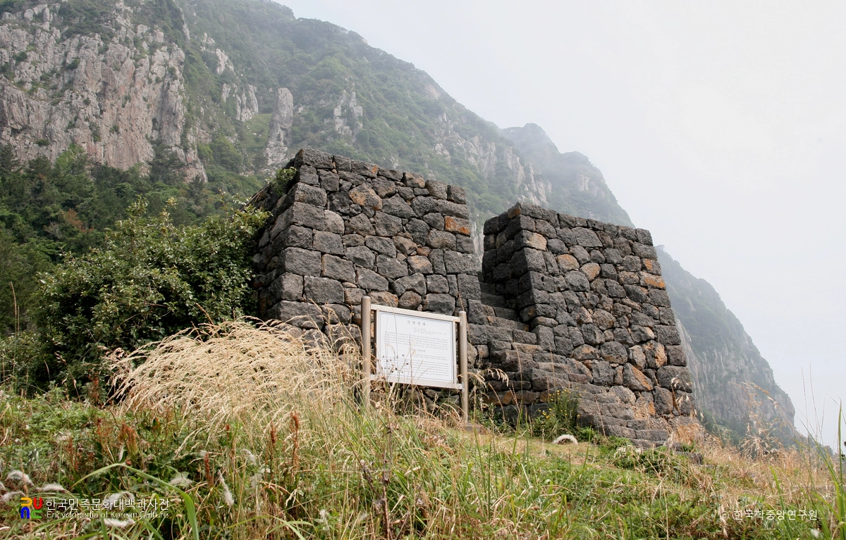 제주 산방 연대 정측면