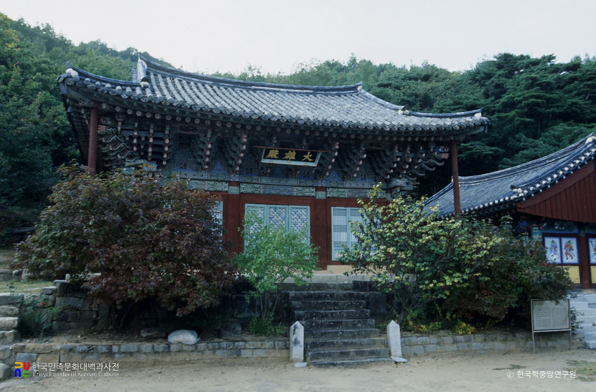 구미 대둔사 대웅전 정측면