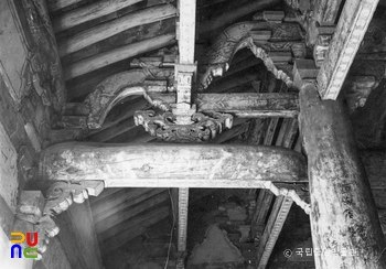 예산 수덕사 대웅전 내부 가구