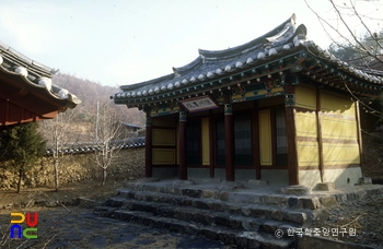 청주 덕천서원 중 사우 정측면