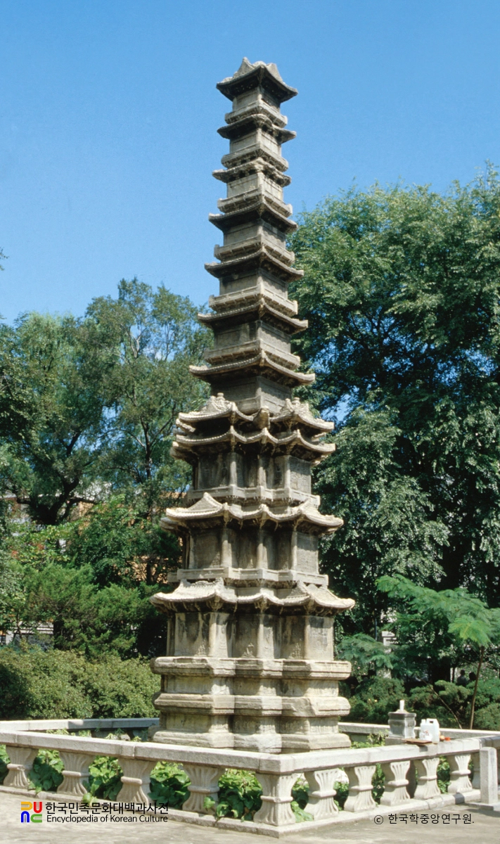 서울 원각사지 십층석탑 정측면