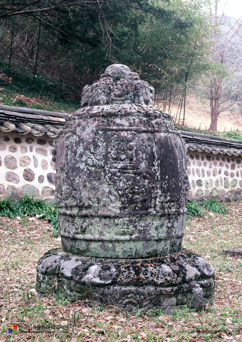 장성 백양사 소요대사탑 측면
