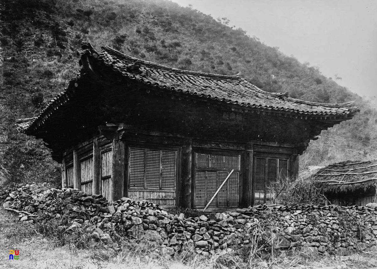 영주 비로사 초암 극락전 정측면