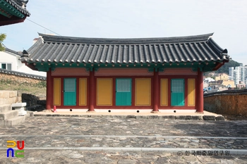 창원 창원향교 중 동무