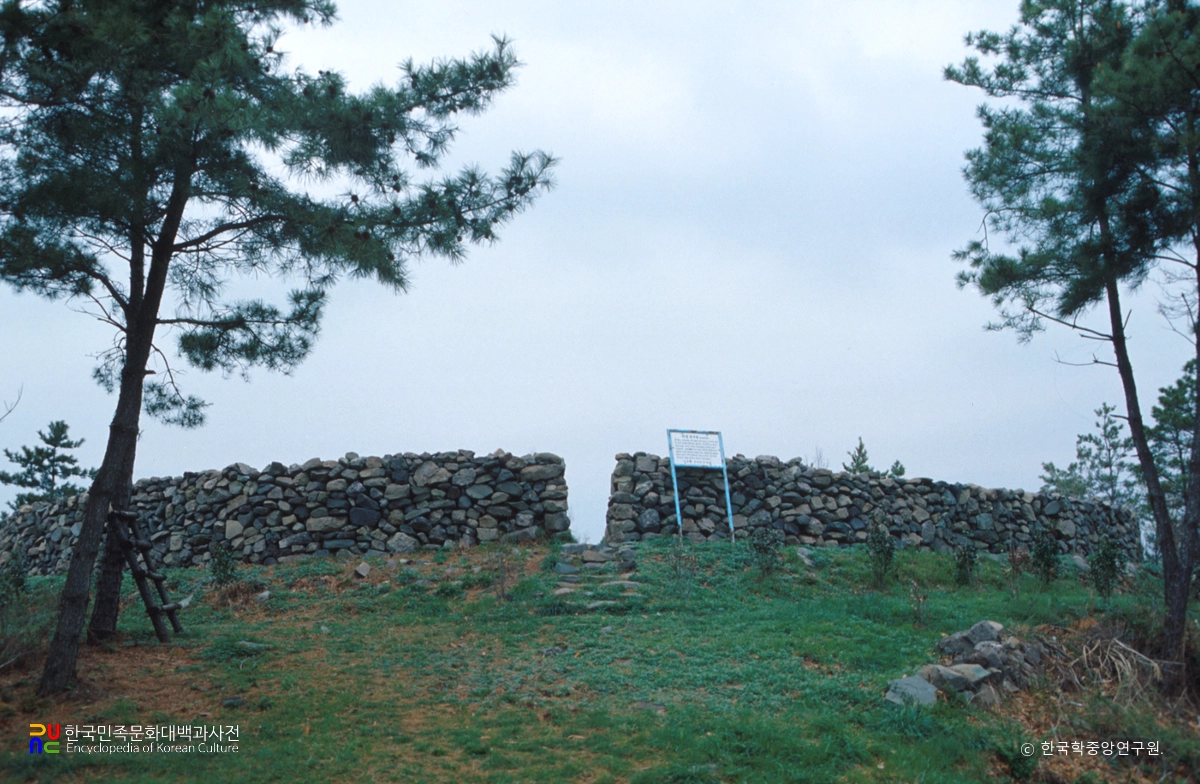 사천 안점산 봉수대 정면