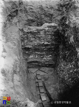 공주 송산리 6호분 전축 배수구