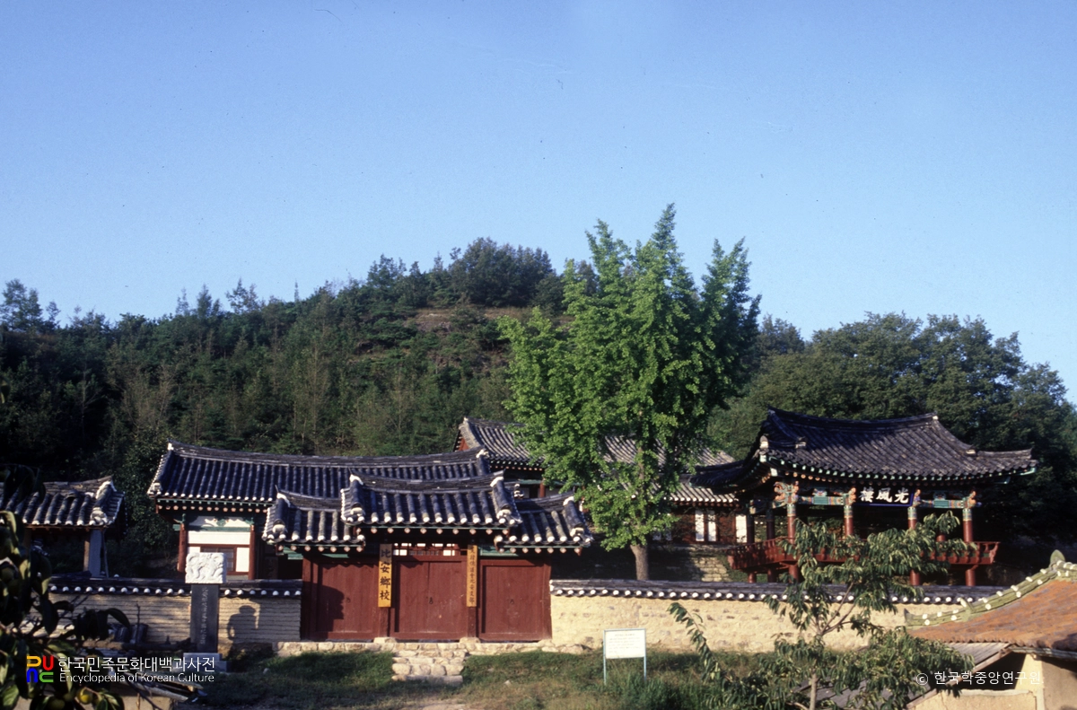 의성 비안향교 전경