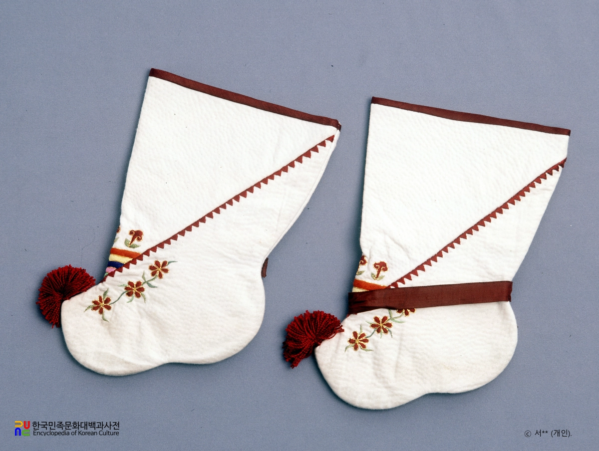 돌옷 / 오목버선