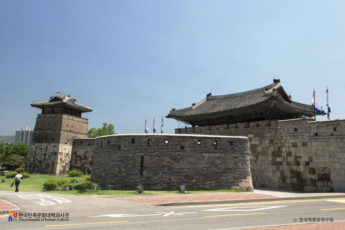 수원 화성 화서문과 서북공심돈 정측면