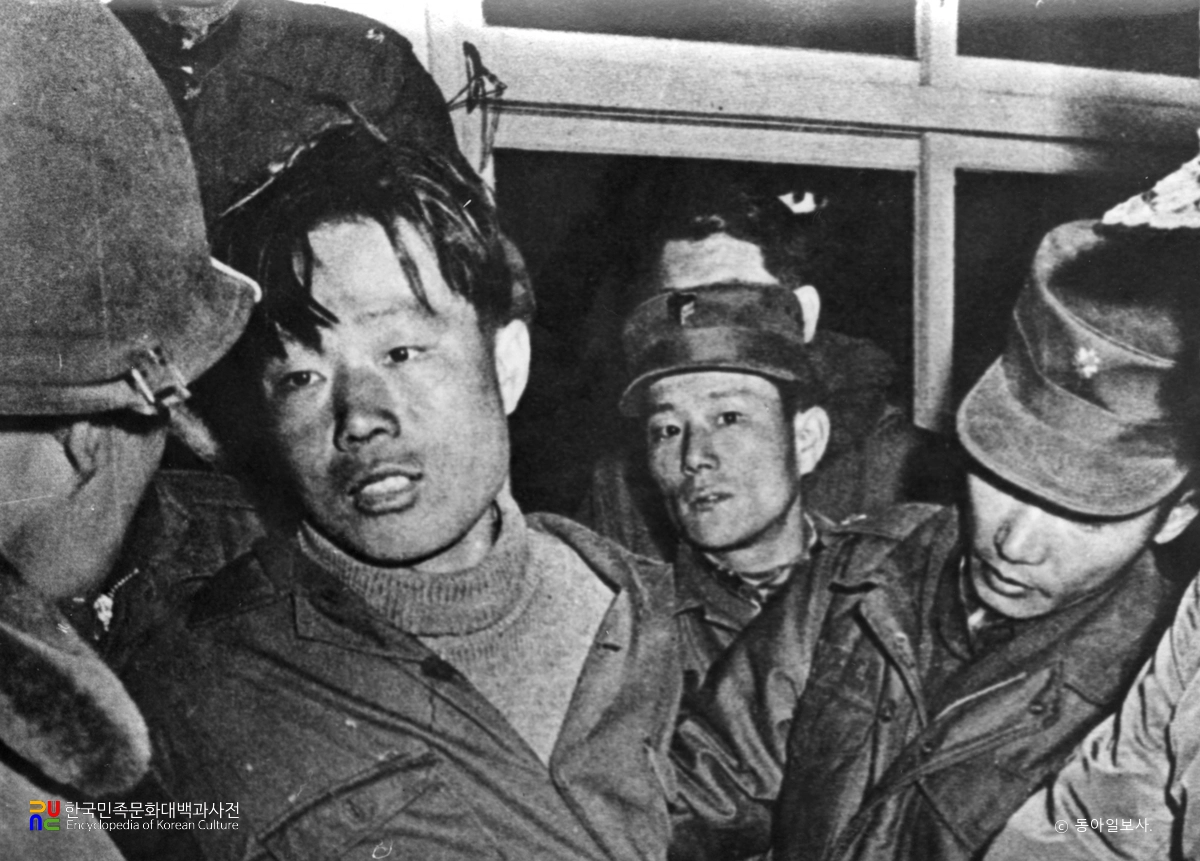 1.21사태 때 김신조 체포 모습