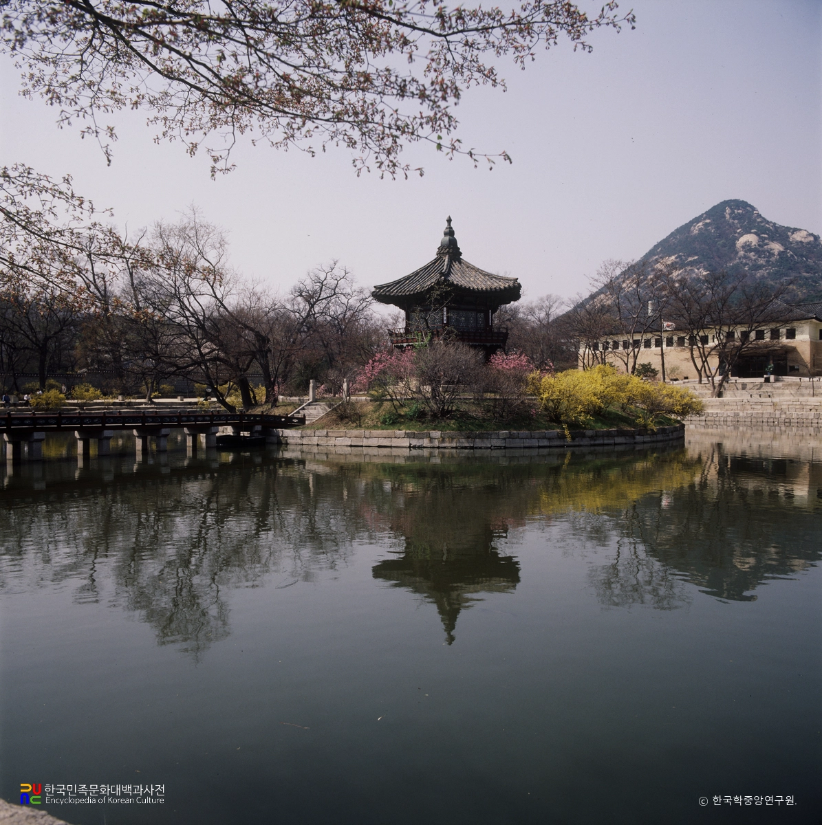 서울 경복궁 향원정 좌측 전경