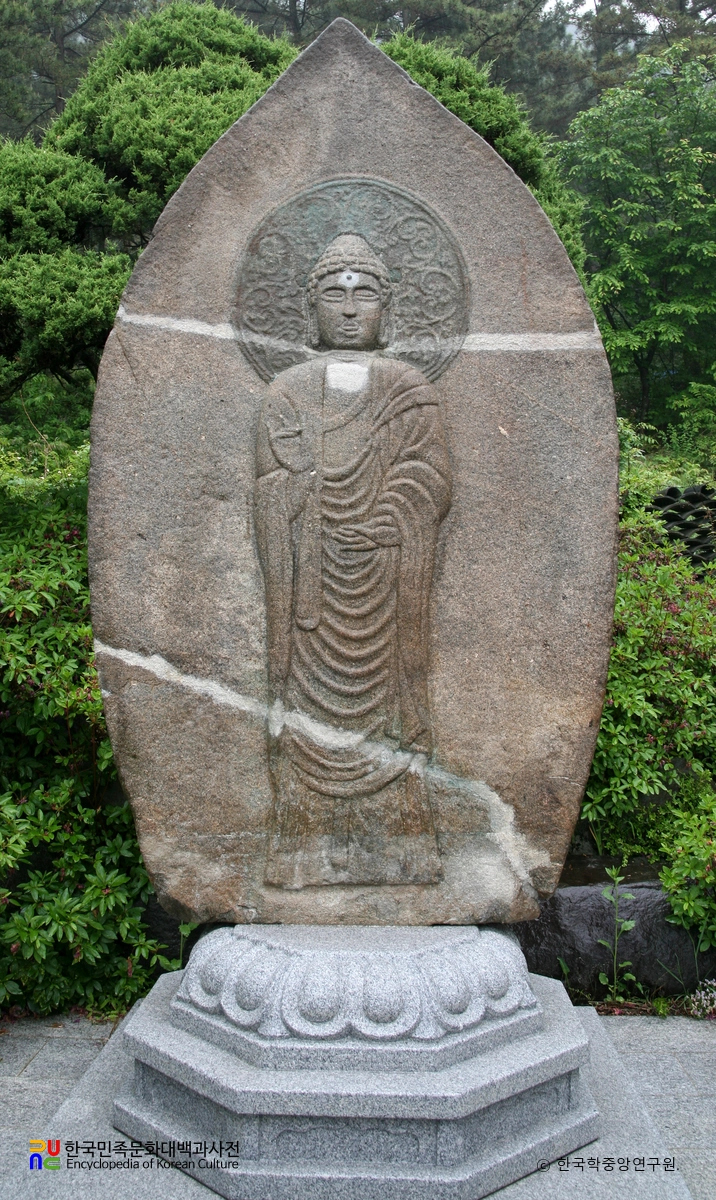 대전 용화사 석불입상