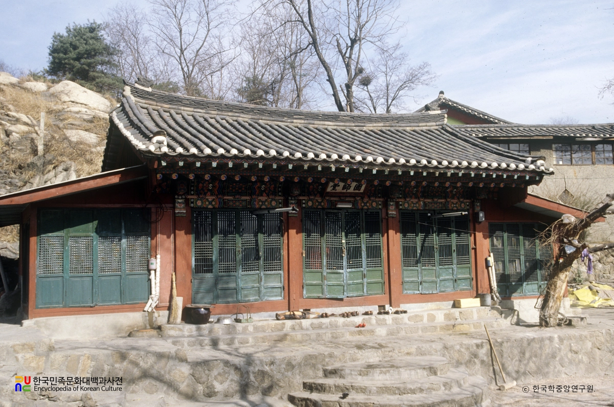 서울 인왕산 국사당 정측면