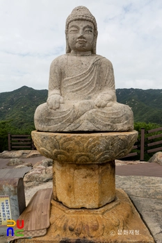 창녕 관룡사 용선대 석조여래좌상