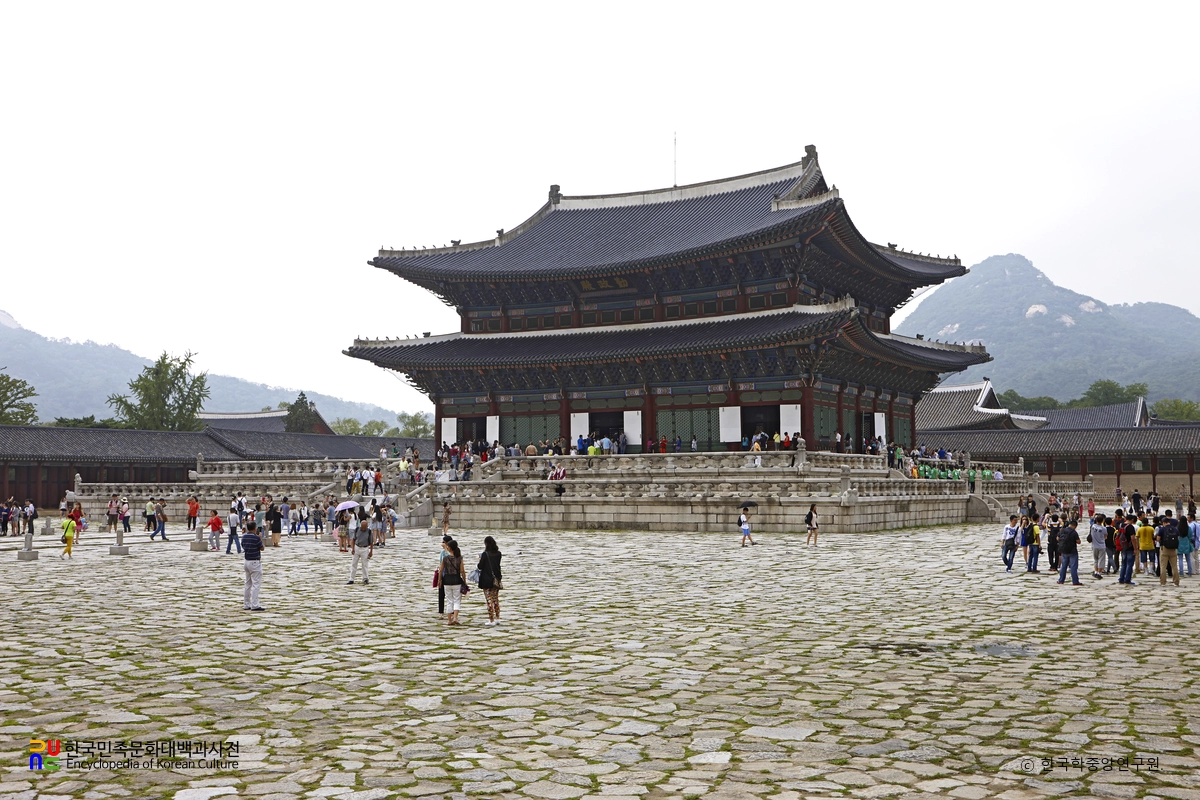 서울 경복궁 근정전 정측면