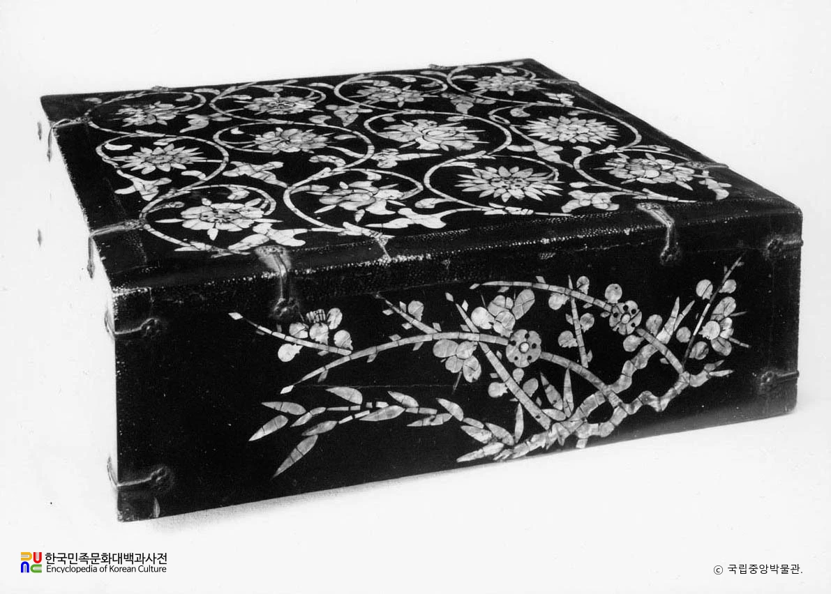 나전국모란당초매죽문함