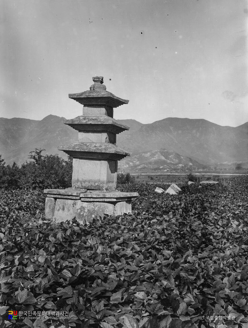 청도 장연사지 동서삼층석탑